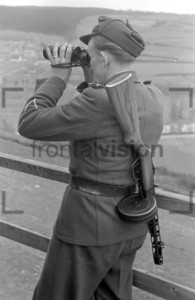 GDR Border Police is observing: Historical image