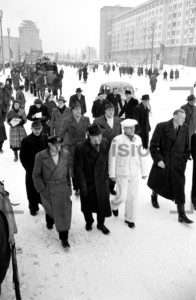 Architekten der Stalinallee beim Einzug 1953