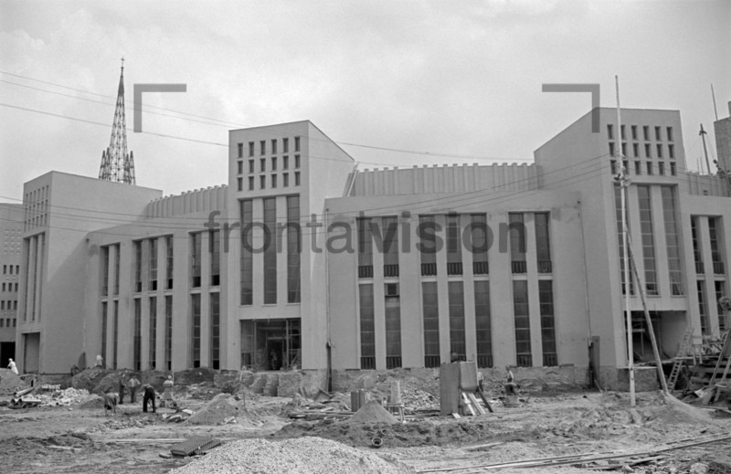 Deutsche Sporthalle Ostberlin 1952 | Build up Sportarea in East Berlin. 