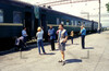 Fahrgäste warten auf den Bahnsteig | Loco Transsib