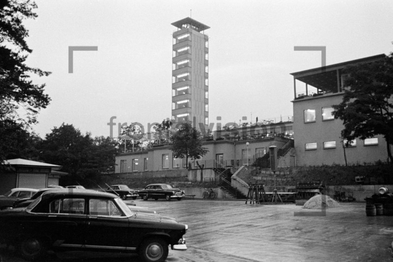 Parkplatz, Restaurant, Terrasse Müggelturm Müggel Tower Berlin 1963 