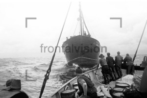 Fischkutter treffen sich auf See | Fishing boat Baltic Sea