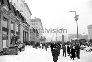 Einzug Gebäude Stalinallee Januar 1953