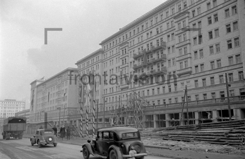 Building the Stalinallee in East Berlin 