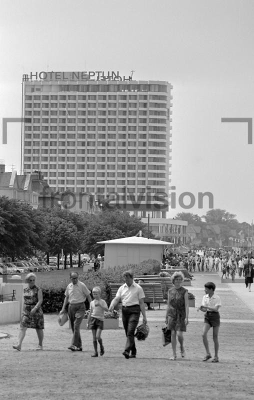 Promenade Warnemuende 1971 
