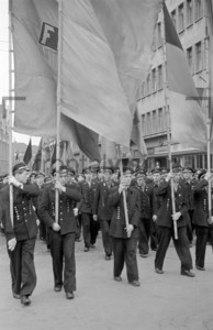 Aufmarsch zum IV  Parlament der FDJ in Leipzig Pfingsten 1952