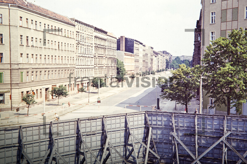 Blick nach Ostberlin | Eastberlin view over the wall 