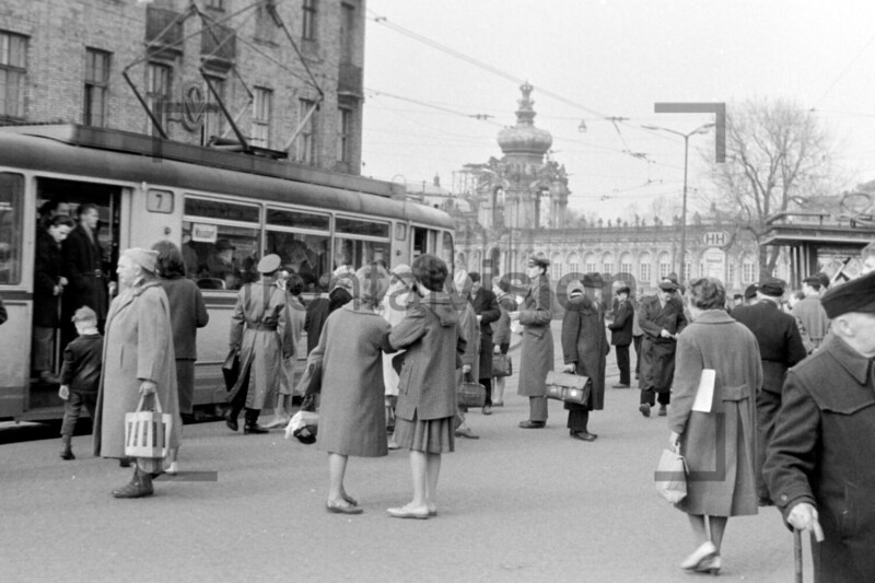 Kronentor Zwinger Dresden Straßenbahnhaltestelle 1963 