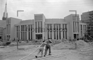 Deutsche Sporthalle Ostberlin 1952 | Build up Sportarea in East Berlin.