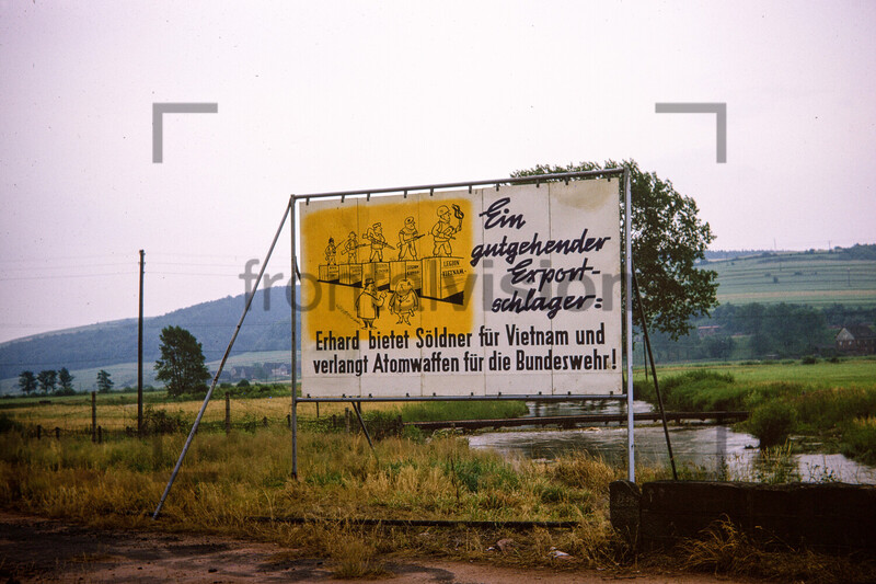 Propaganda Schild Grenze | Propaganda Sign border 