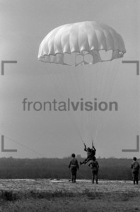 Fallschirmspringer Landung Skydiver landing