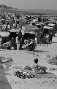 Ostsee Standkörbe 1970 | Beach chairs at the beach 1970
