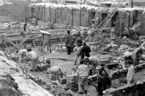 Bauarbeiter im Winter Stalinallee Berlin