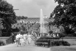 Gartenansicht Schloss Sanssouci Potsdam 1962