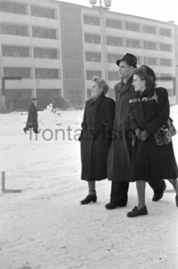 Unterwegs auf Stalinallee Block E Ostberlin 1952