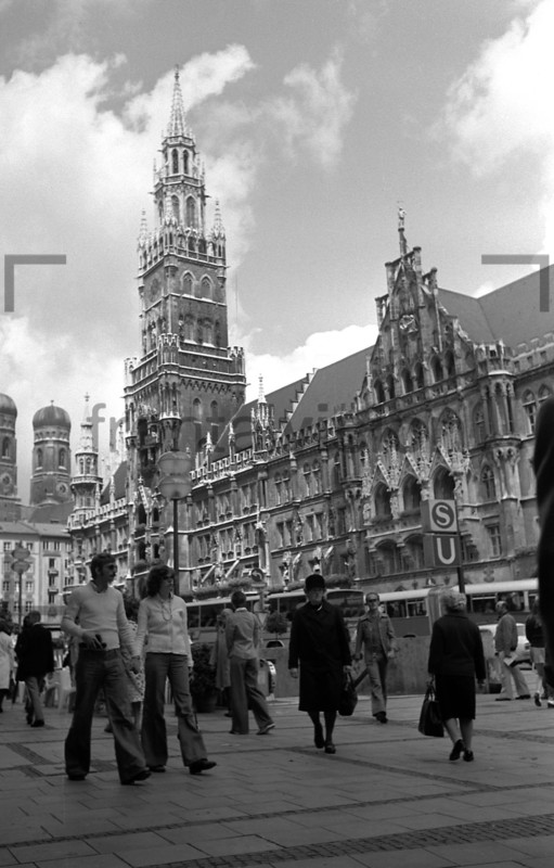 München Rathaus Marienplatz 1974 | New Town Hall Munich and Marienplatz 1974 