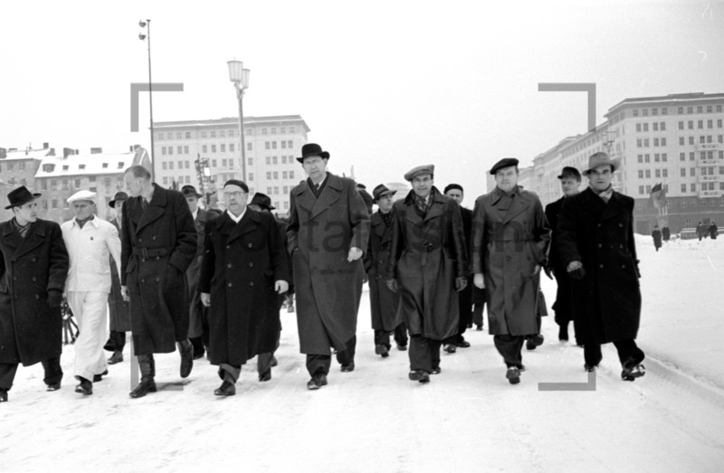 Architekten der Stalinallee beim Einzug 1953 