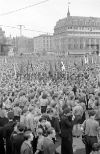 Aufmarsch zum IV  Parlament der FDJ in Leipzig Pfingsten 1952