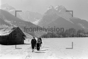 Winterspaziergang Panorama Alpspitze Waxenstein Grainau 1956