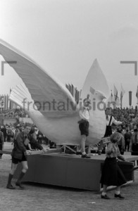 Young pioneers with peace dove: Historical image