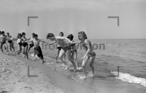 Badespaß am Strand | Young persons at the beach