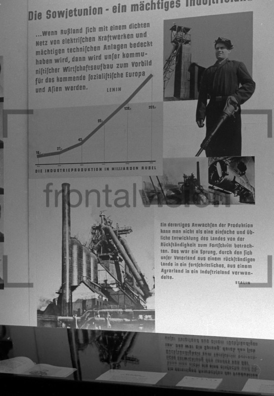 Lenin Ausstellung Ostberlin 1950 | Lenin exhibition Eastberlin 1950 