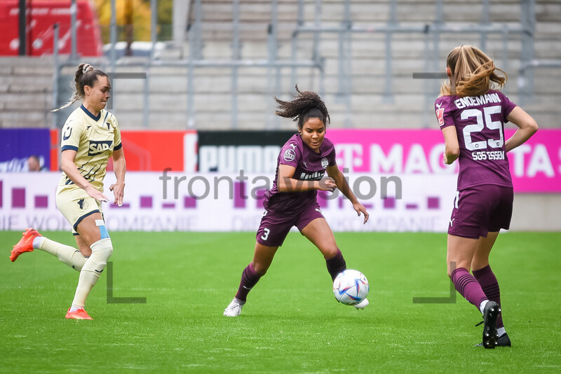 Ella Touon Mbenoun SGS Essen gegen TSG Hoffenheim Fußball Frauen-Bundesliga Spielfotos 23.10.2022 