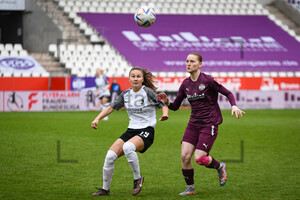 Annabel Schasching, Natasha Kowalski SGS Essen vs. SC Freiburg 12.03.2023
