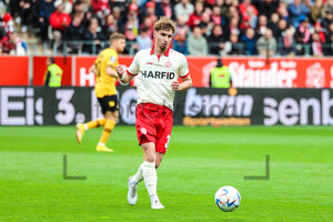 Niklas Tarnat Rot-Weiss Essen vs. SG Dynamo Dresden Spielfotos 15.10.2022