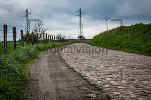Maing to Monchaux-sur-Ã‰caillon: Paris-Roubaix - Cobble Stone Sectors