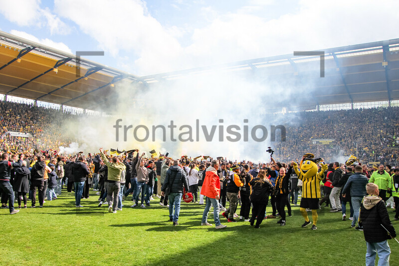 Alemannia Aachen Fans Platzsturm Tivoli Aufstieg 3. Liga 27.04.2024 