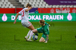 Natasha Kowalski Marleen Schimmer Achtelfinale DFB Pokal Frauen SGS Essen 1. FC Köln Spielfotos 25.11.2023