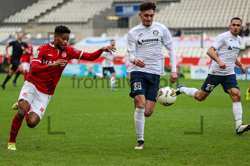 Isaiah Young Rot-Weiss Essen vs. Wuppertaler SV Spielfotos 23-01-2022 