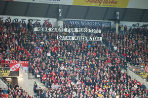 Banner gegen Katar Rot-Weiss Essen vs. SV Meppen 09.11.2022