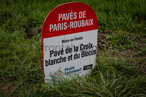 Mons-en-PévÃ¨le: Paris-Roubaix - Cobble Stone Sectors