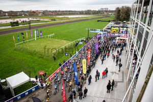 Peloton: Dwars Door Vlaanderen 2023 - WomenÂ´s Race