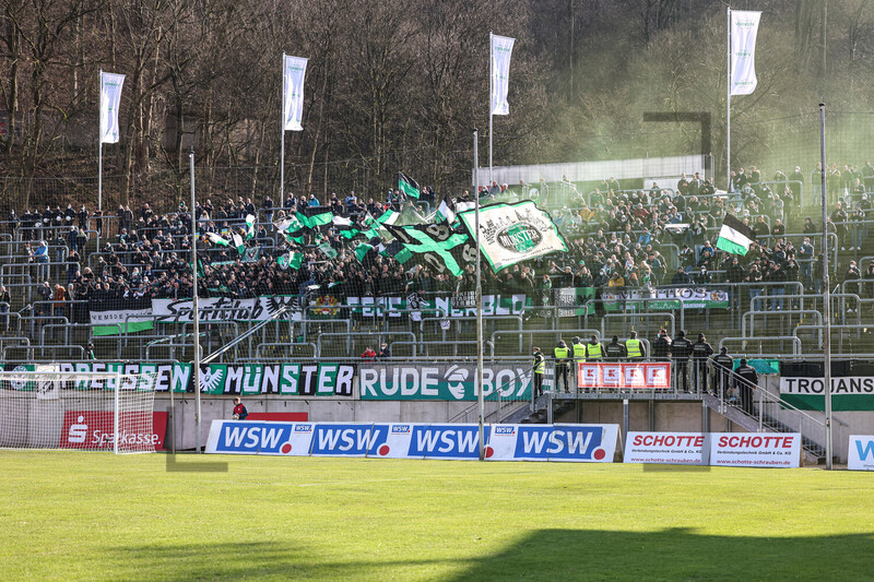 SC Preußen Münster Fans Pyro, Rauch in Gästeblock Wuppertal 06-03-2022 