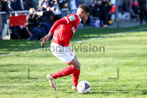 Isaiah Young VfB  Homberg vs. Rot-Weiss Essen Spielfotos 12-02-2022