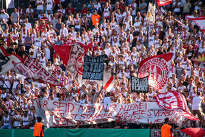 Stadionverbote Spruchband 1. FC Köln Fans DFB Pokal 19-08-2018