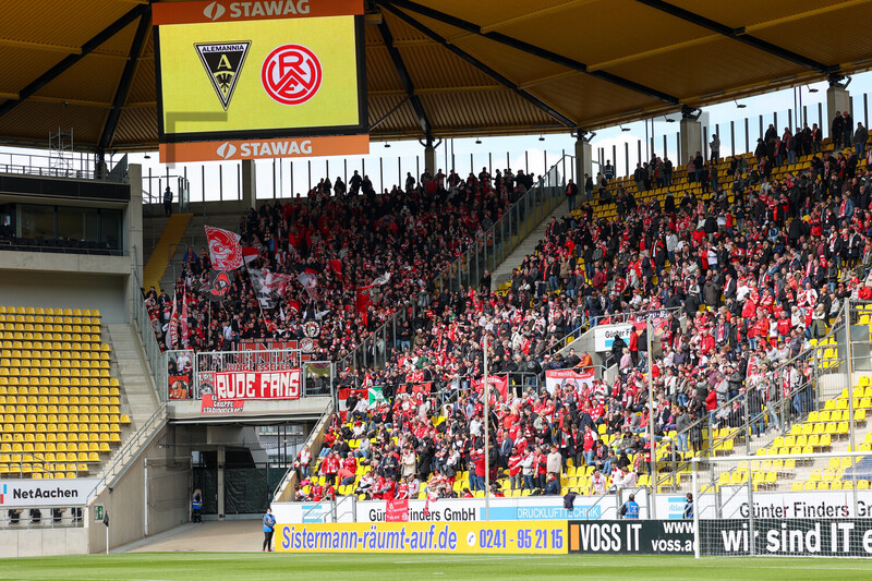 Rot-Weiss Essen Fans in Aachen 10-04-2022 