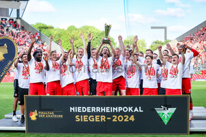 Siegerehrung Rot-Weiss Essen Niederrheinpokal Sieger 2024
