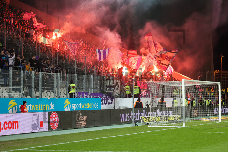 Pyro VfL Osnabrück Fans in Essen 