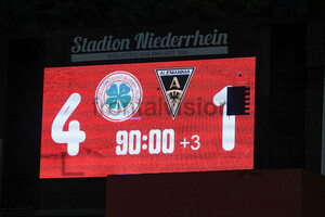 Anzeigentafel Endstand 4:1 Rot-Weiß Oberhausen vs. Alemannia Aachen 18.08.2023