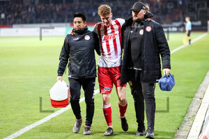 Seymour Fünger verletzt bei SC Fortuna Köln vs. Rot-Weiss Essen Spielfotos 16-03-2022