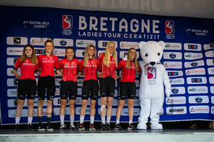 ARKEA PRO CYCLING TEAM: Bretagne Ladies Tour - Teampresentation