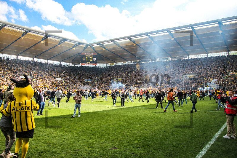 Alemannia Aachen Fans Platzsturm Tivoli Aufstieg 3. Liga 27.04.2024 