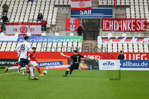 Isaiah Young Rot-Weiss Essen vs. Wuppertaler SV Spielfotos 23-01-2022