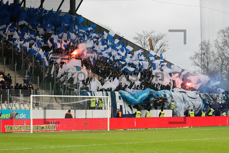 MSV Duisburg Fans Fahnenchoreo in Essen 