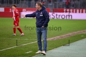Timo Schultz Trainer 1. FC Köln Seitenlinie Anweisungen