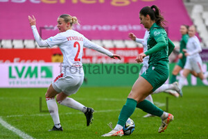 Laureta Elmazi Sofie Vendelbo Achtelfinale DFB Pokal Frauen SGS Essen 1. FC Köln Spielfotos 25.11.2023